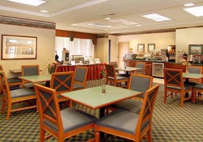 Comfort Suites - Spacious Breakfast Area