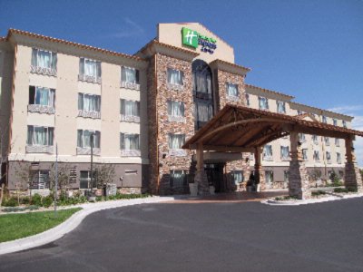 Holiday Inn Express & Suites Denver Airport - 