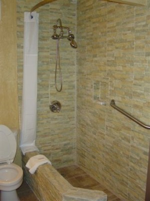 Red Lion Hotel Baton Rouge - Executive Level Deluxe Stone Shower