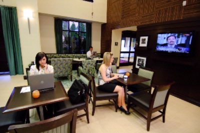 Hampton Inn & Suites Thousand Oaks - Lobby Offering Free Wifi And High Speed Internet