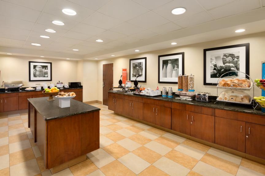 Hampton Inn & Suites Thousand Oaks - On The House Hot Breakfast Buffet