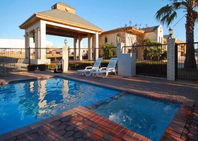 Comfort Inn Medical Center - Hotel Pool 01