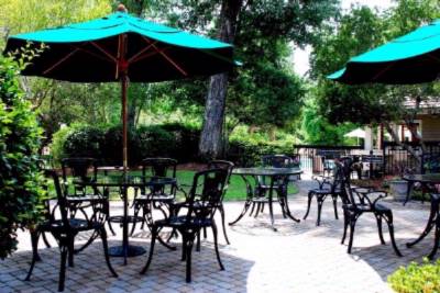 Landfall Park Hampton Inn & Suites - Our Beautiful And Relaxing Courtyard