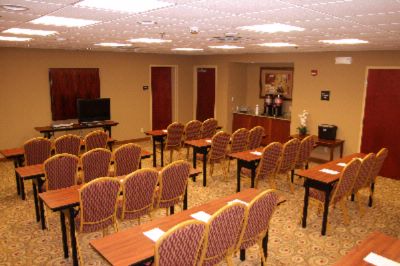 Hampton Inn & Suites - 
