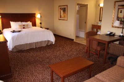 Hampton Inn & Suites - 