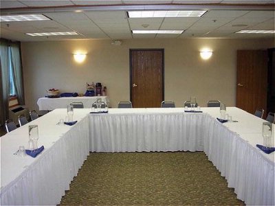 Holiday Inn Express Pella Iowa - Meeting Room