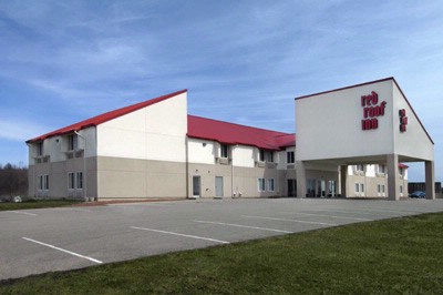 Red Roof Inn - Front Of Hotel