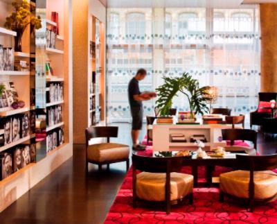 Thewit Hotel - Library - Enjoy An Area Of Colorful Relaxation With Interestingly Humorous Pieces Of