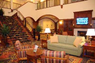Country Inn & Suites Braselton - Atrium Lobby