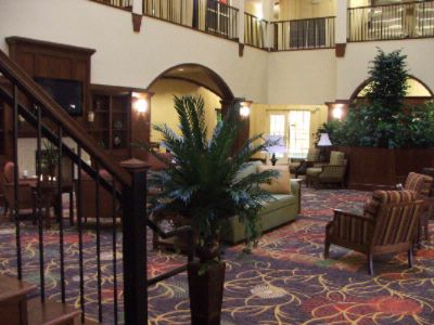 Country Inn & Suites Braselton - Atrium Lobby