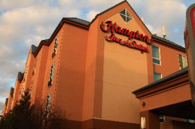 Hampton Inn & Suites - 