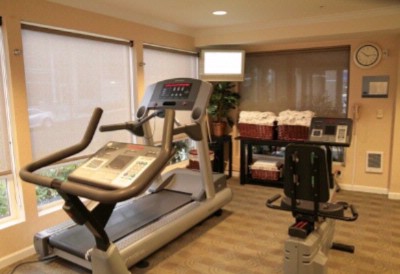 Hampton Inn & Suites - 