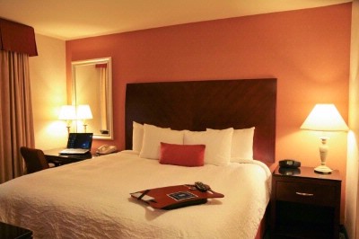 Hampton Inn & Suites - 