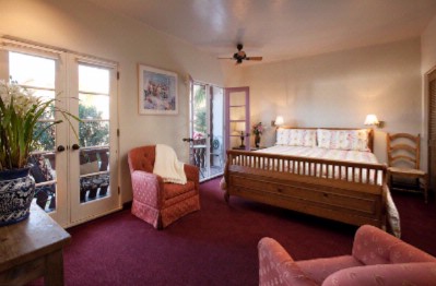 Villa Rosa Inn - Standard King With A Balcony