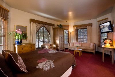 Villa Rosa Inn - Standard Queen
