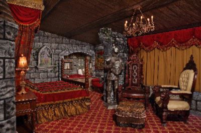 Americinn Lodge & Suites - Chivalrous Knights Theme Suite