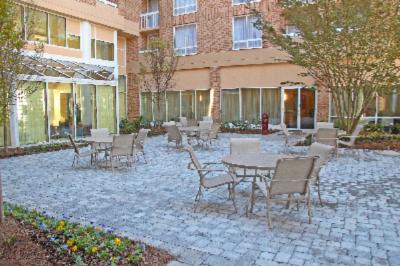 Hilton Suites Atlanta Perimeter - Hilton Suites Courtyard