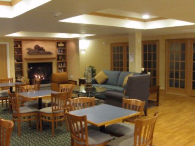 Howard Johnson Inn & Suites of Cooperstown - Lobby