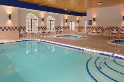 Howard Johnson Inn & Suites of Cooperstown - Swimming Pool Room