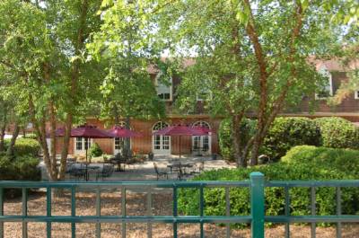 Ramada Inn 1776 - Outdoor Terrace