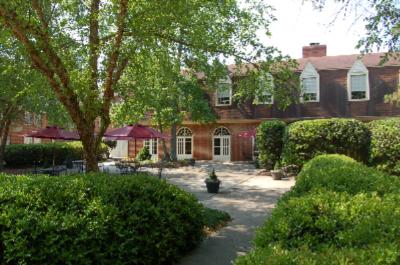 Ramada Inn 1776 - Out Door Terrace
