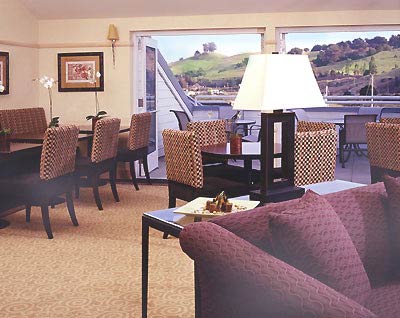 Sheraton Sonoma County Petaluma - Sheraton Petaluma Suite With Marina View