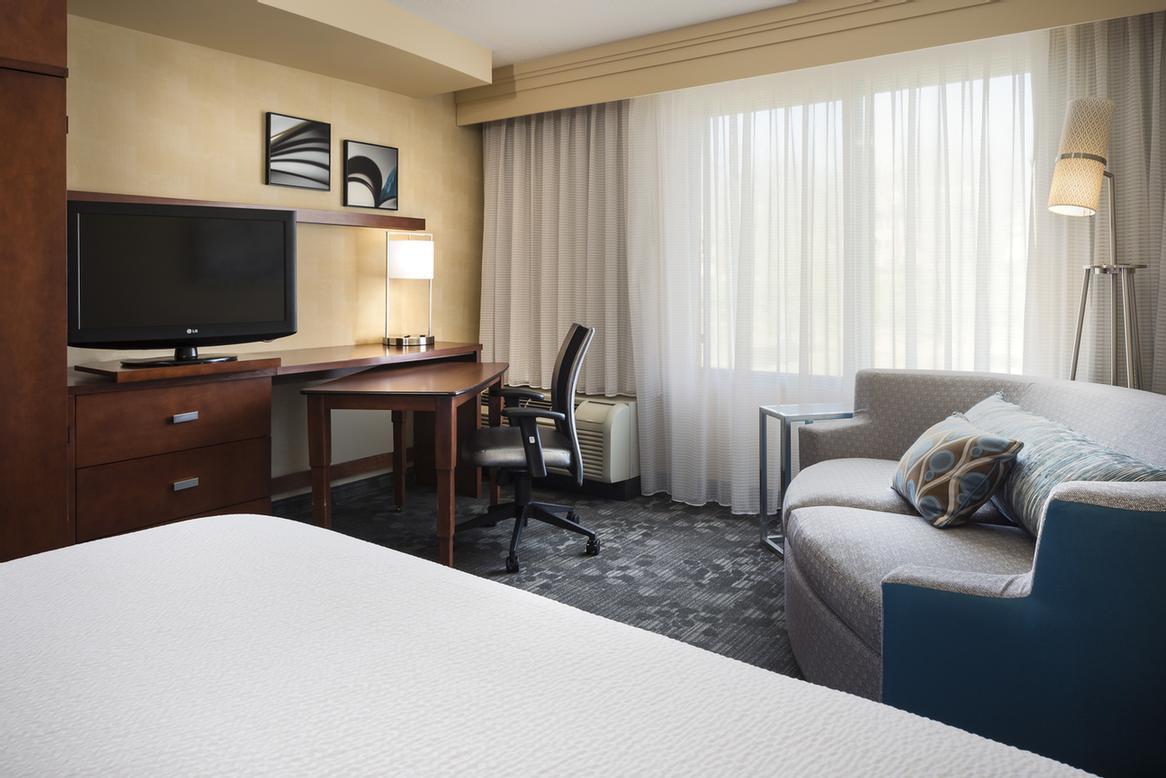 Courtyard by Marriott - 