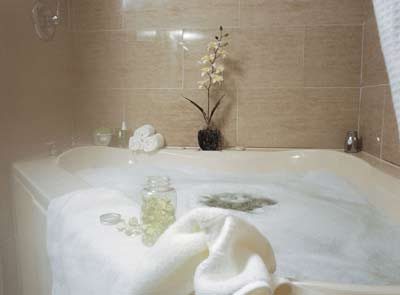 Holiday Inn Suites - 