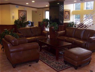 Holiday Inn Express Hotel & Suites Arlington - Take A Comfortable Seat In Our Lobby.