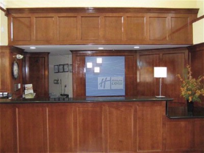 Holiday Inn Express Hotel & Suites Arlington - Welcome To Our Newly Renovated Front Desk!
