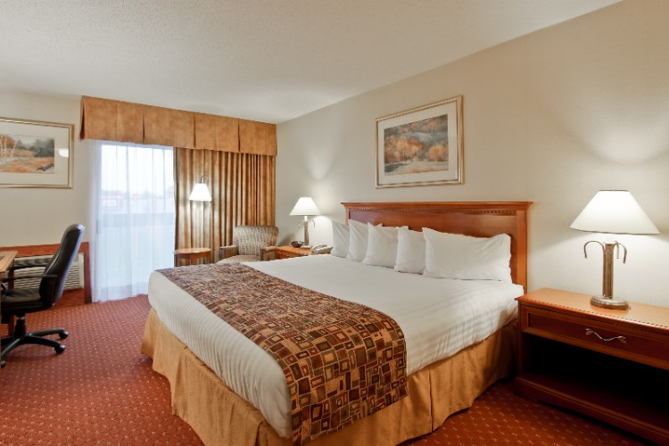 Holiday Inn St. Catharines Niagara - King Size Bed