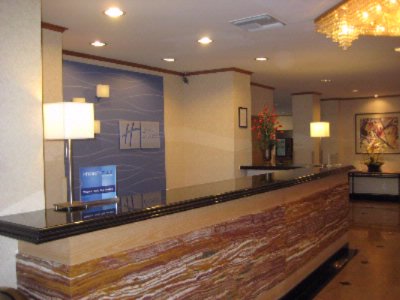 Holiday Inn Express - 