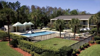 Best Western Hotel - Spacious Pool Area