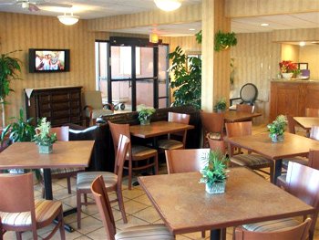 Best Western Hotel - Plenty Of Seating In The Breakfast Area