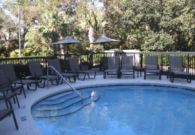Hampton Inn Amelia Island - Sunshine Abounds At The Outdoor Pool