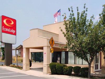 Econo Lodge - 