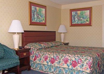 Econo Lodge - 