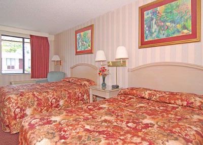 Econo Lodge - 