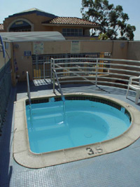 Comfort Inn Airport at Old Town - Outdoor Jacuuzi