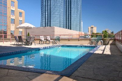 Holiday Inn Express Metrotown - Outdoor Heated Year Round Pool