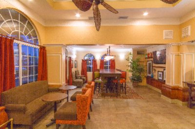 Hampton Inn St. Augustine Beach - Hampton Inn St. Augustine Beach Front Desk And Lobby Area