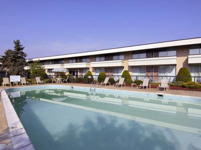 Howard Johnson Inn - 