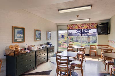 Howard Johnson Inn - 