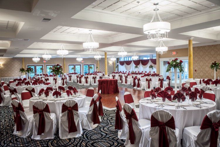 The Oaks Hotel & Conference Center - Newly Renovated King Room