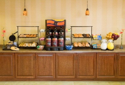 Comfort Inn & Suites - Breakfast