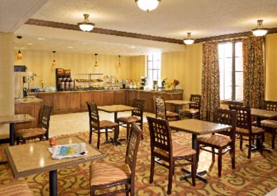 Comfort Inn & Suites - Breakfast Area