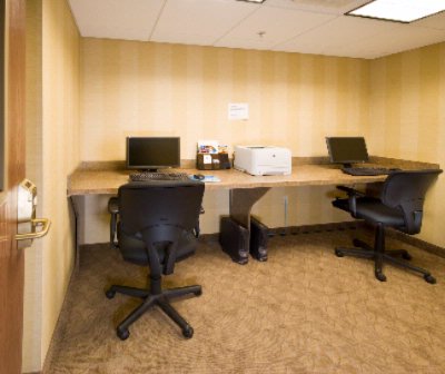 Comfort Inn & Suites - Business Center