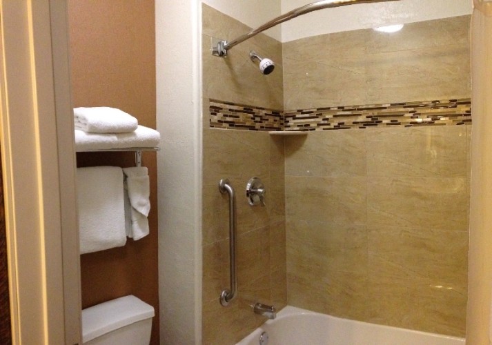 Quality Suites at Evergreen Parkway - 