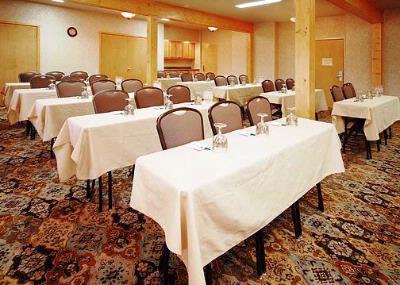 Quality Suites at Evergreen Parkway - 