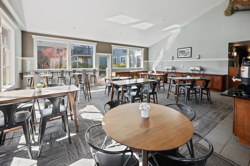 Best Western Wesley Inn & Suites - Outdoor Heated Pool & Hot Tub